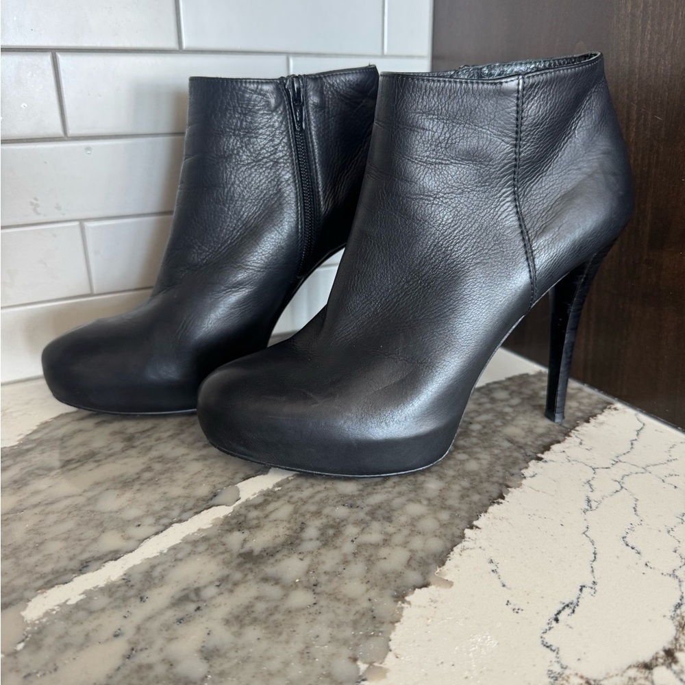 Stuart Weitzman Black Leather High-Heel Ankle Booties - Women's sz 7 1/2